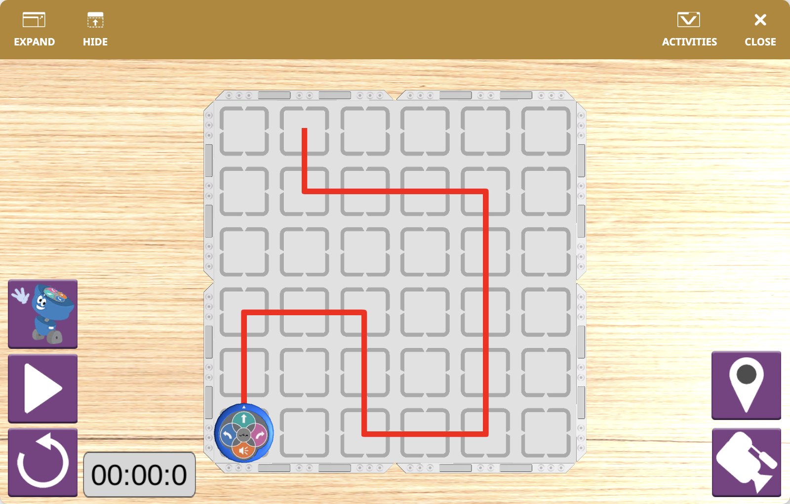 Το παράθυρο VEXcode VR Playground που δείχνει την παιδική χαρά 123 Playspace. Δείχνει το ρομπότ VR να ακολουθεί μια διαδρομή που έχει σημειωθεί στο γήπεδο.