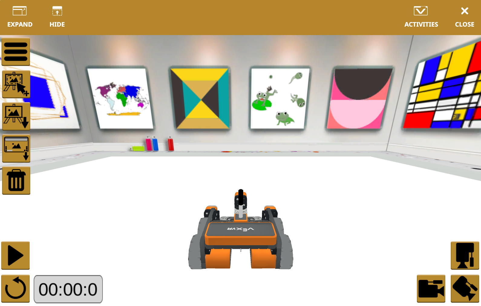 Το παράθυρο VEXcode VR Playground που δείχνει το Art Canvas+ Playground. Δείχνει το ρομπότ VR πάνω σε έναν κενό καμβά σε περιβάλλον γκαλερί τέχνης, με πρόσθετα εργαλεία για προηγμένα έργα σχεδίασης.