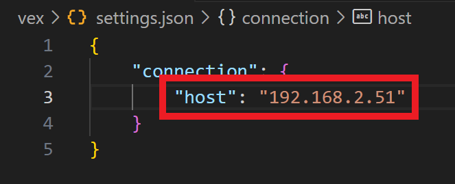 Una sección de un archivo settings.json abierto en un editor de código, que muestra el campo de host establecido en la dirección IP 192.168.2.51 dentro de un rectángulo rojo.