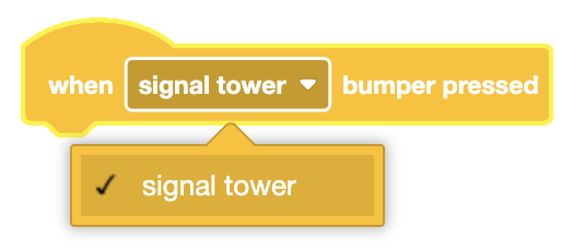 Torre de señales con un sensor de parachoques presionado que indica un disparador de eventos en un contexto de programación robótica.