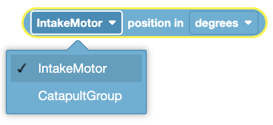该图显示了一个块，该块表示用于查询“IntakeMotor”位置（以度为单位）的命令。用于选择电机的下拉菜单已展开，显示已选择的“IntakeMotor”和另一个选项“CatapultGroup”。“位置（以度为单位）”和“度”字段也可见。